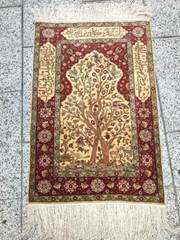 UZBEK TURKISH HE’RE’KE’ 100% Cocoon Silk Circa : 1930″s Size : 2′ 6″ x 3′ 8″