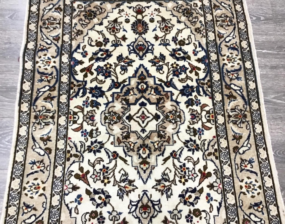 Exquisite Hand-knotted Rug proximally 3'X 5'