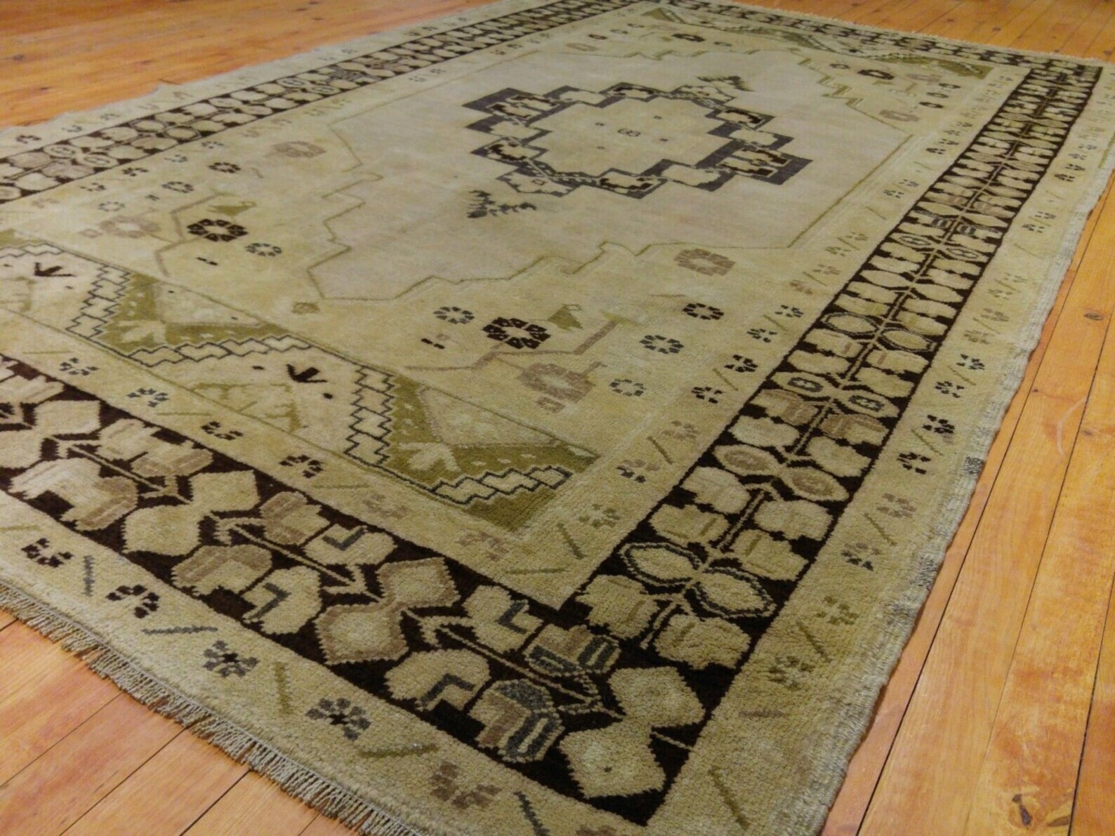 Lovely Antique Ca1900-1939s Muted Colors Natural Dyes Ushak Rug 4’4”x 9’6” gallery