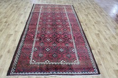 A beautiful vintage handmade Oriental tribal rug measuring 285 × 145 cm
