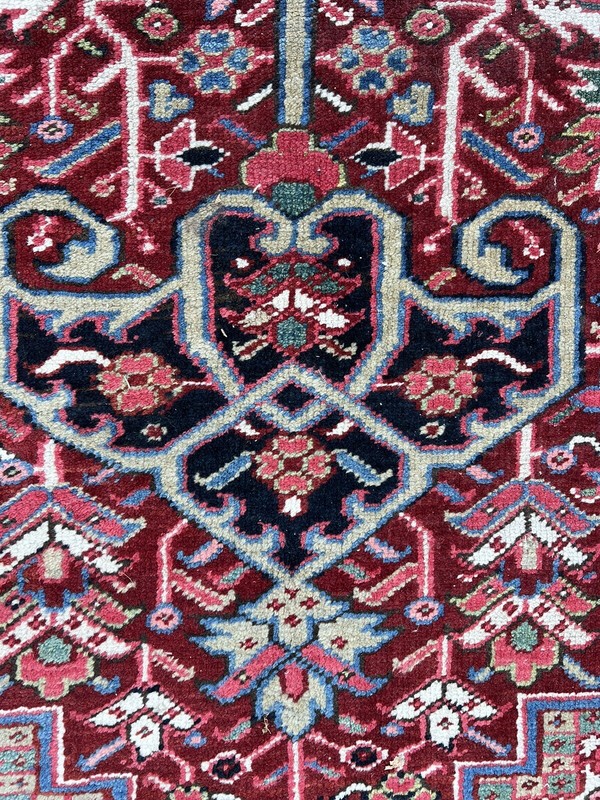 Antique Heriz Carpet 8’6”x11’5” 1940s In Excellent Condition gallery
