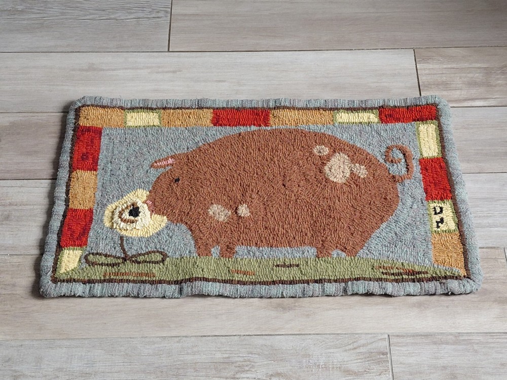 Americana Folk Art Pig Flower Hooked Wool Rug 27.5" X 16"