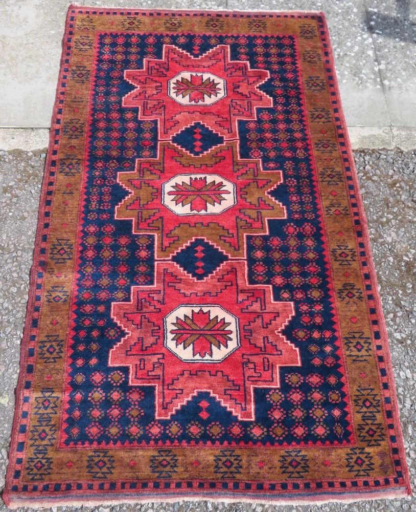 Old Turkish Wool Rug. Star Medallion Pattern, 178cm X 108cm.