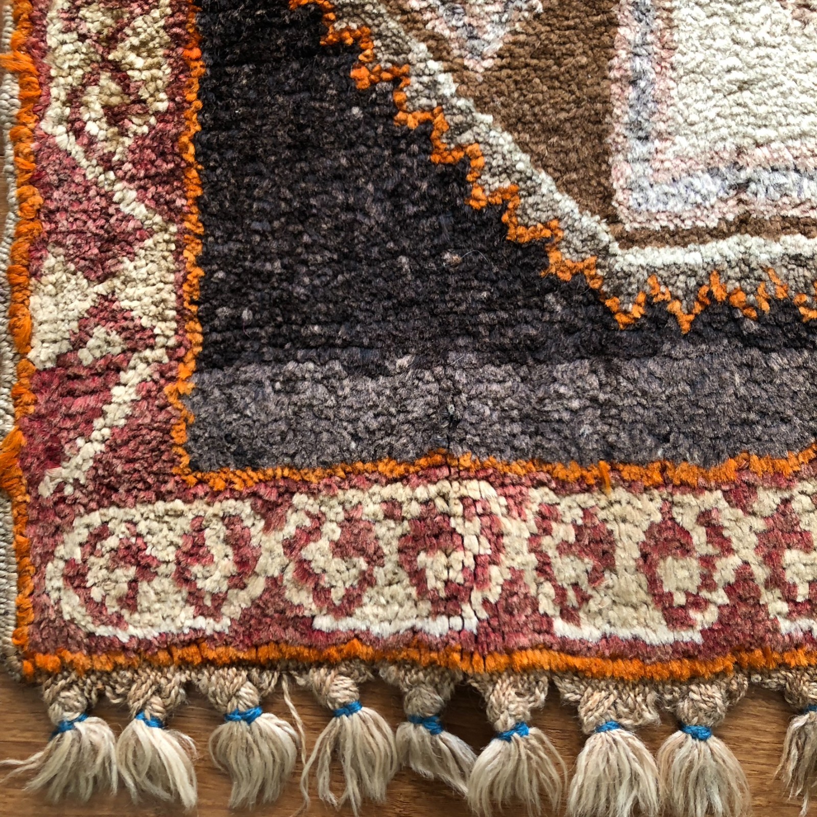 Accent Vintage Rug | Medallion | 3'4" X 4'5" gallery