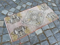 Turkish Vintage Small Rug Handmade Wool Bohemian Bath Mat Rug 1,4 x 2,8 ft