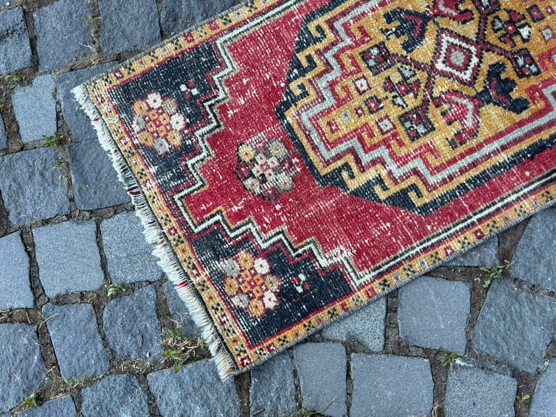 Turkish floor rug, Vintage small rug, 0 wool handmade, Doormats 1,4 x 2,8 ft gallery