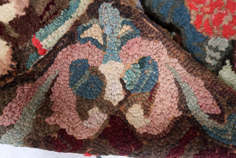 Handmade antique American Hooked rug 2' x 3.5' (63cm x 107cm) 1880s - 1C986 gallery