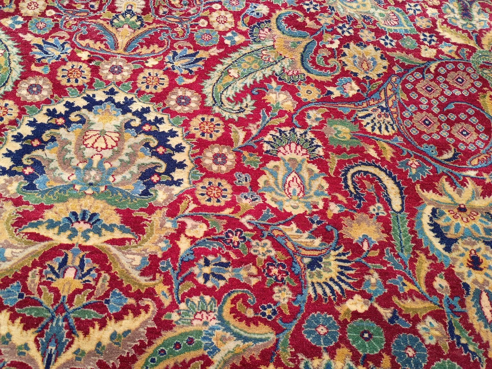 Genuine Oriental carpet for sale. 9’ x 11.10'. Keshan design. gallery