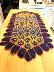 LATE 1800S EARLY 1900S FELT AND WOOL PENNY RUG TABLE THROW WITH CAT’S TONGUE EDG