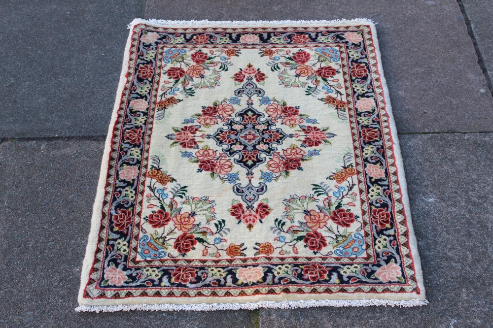 Fine Vintage Hand Made Traditional Oriental Wool White Red Small Rug 90x68cm
