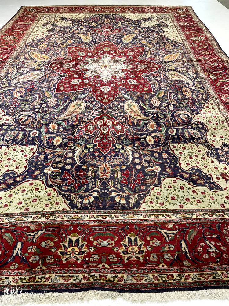 Antique Oriental Hand-Knotted Wool Area Rug Red/Ivory/Blue/Green 11'8" x 17'7"