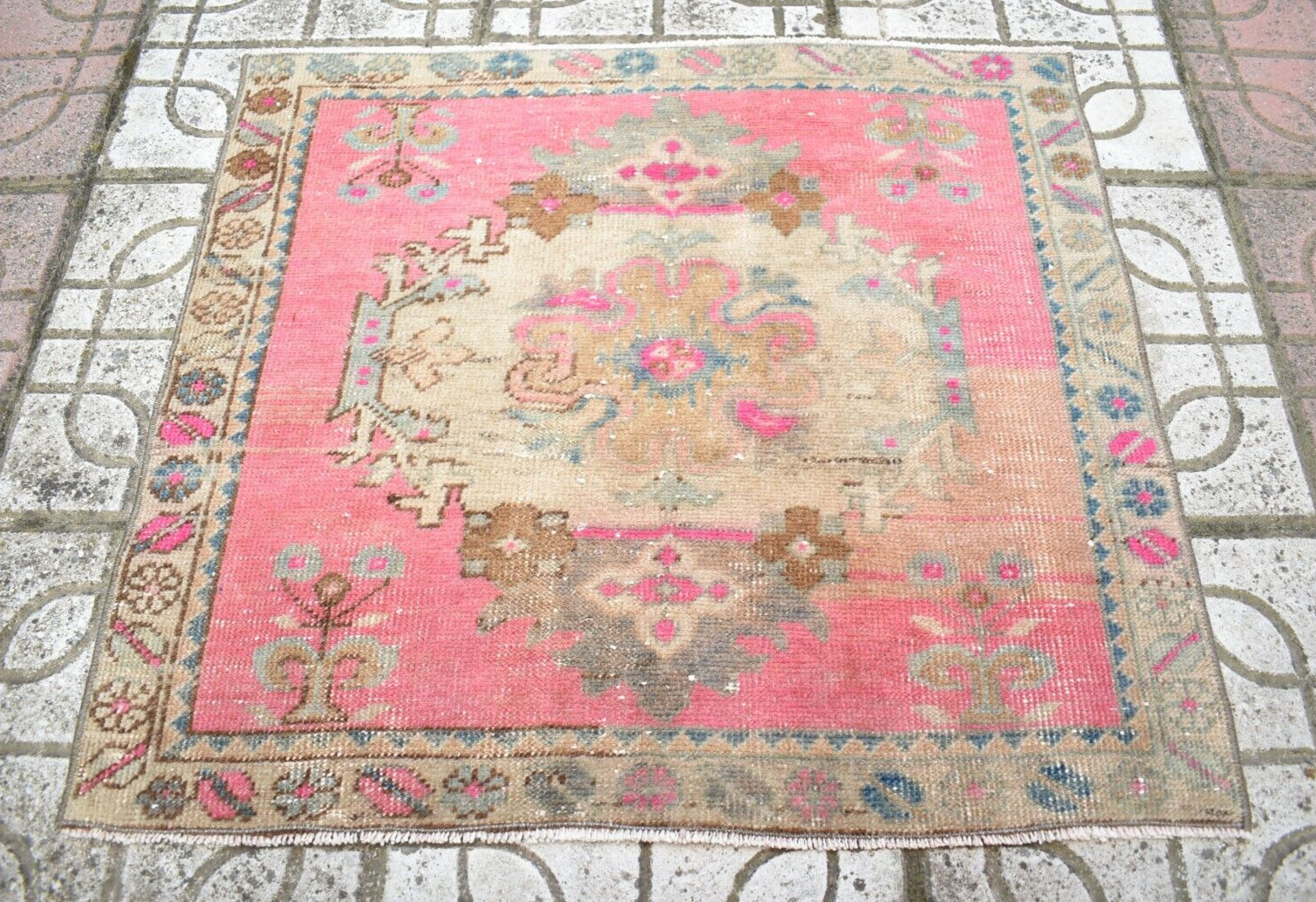 Turkish Rug 27'' x 25'' Vintage Small Rug Anatolian Oushak Wool Low Pile Rug gallery