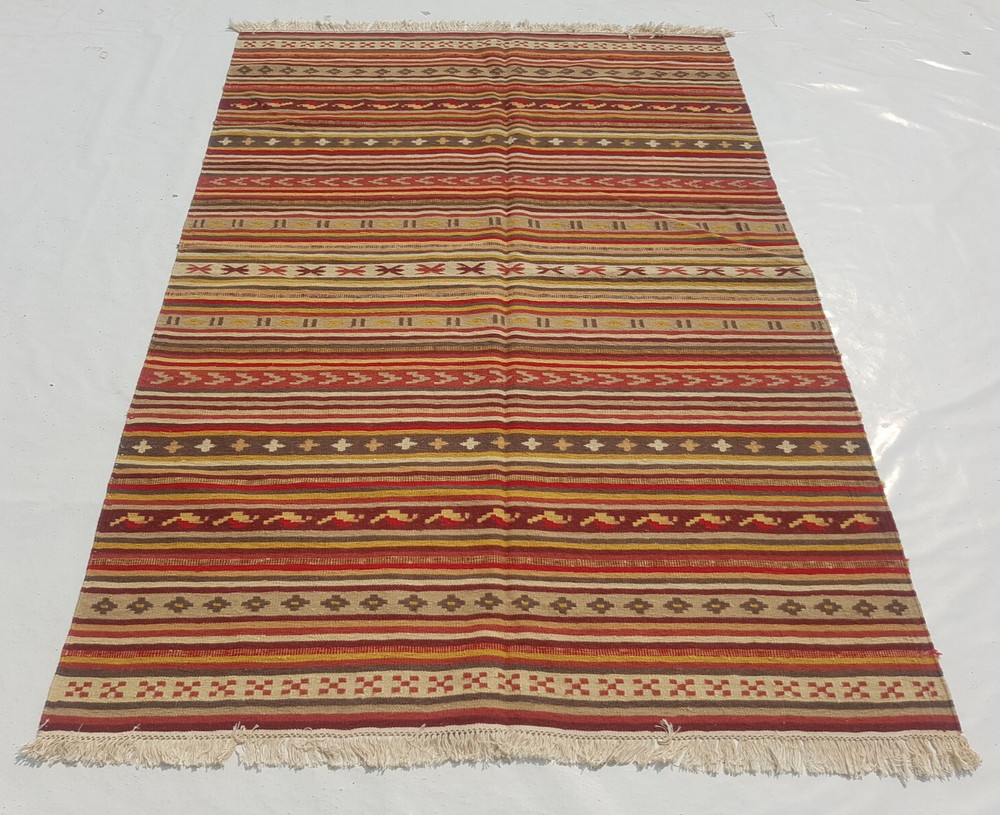 Vintage Traditional Handcrafted Turkish Kilim Rug for Home Décor 202x141 cm