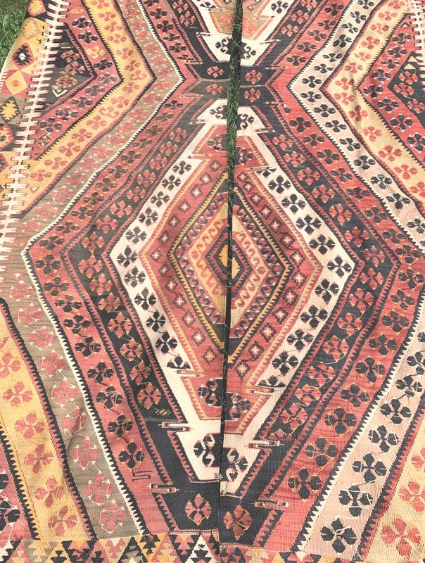 VINTAGE TURKISH ANATOLIAN WOOL KILIM gallery