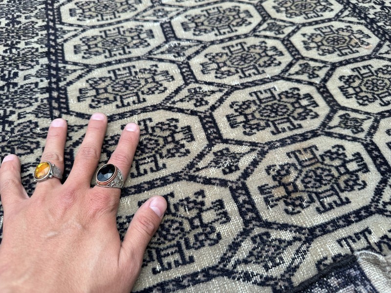 COLLECTORS' ITEM SEMI ANTIQUE BUHARA GEOMETRIC PATTERN FINE WOVEN TRIBAL CARPET gallery