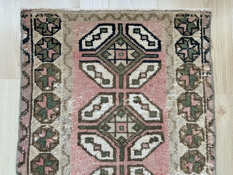1.5x2.3 ft,Small Pink rug,Faded rug,Oushak Wool rug,Doormat rug, Bath rug,Boho gallery