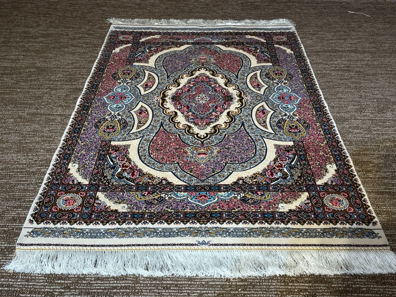 Silk Rug 3 x 5 ft High Quality Floral Medallion Design Soft 91 x 152 cm gallery
