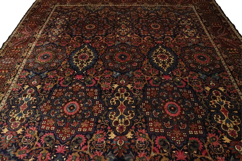Yâzd-Kễrman Antique Rug - 10'5" x 16'8" gallery