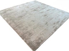 Handwoven Tencel Rug – Greige Silk Sheen, Modern Minimalist