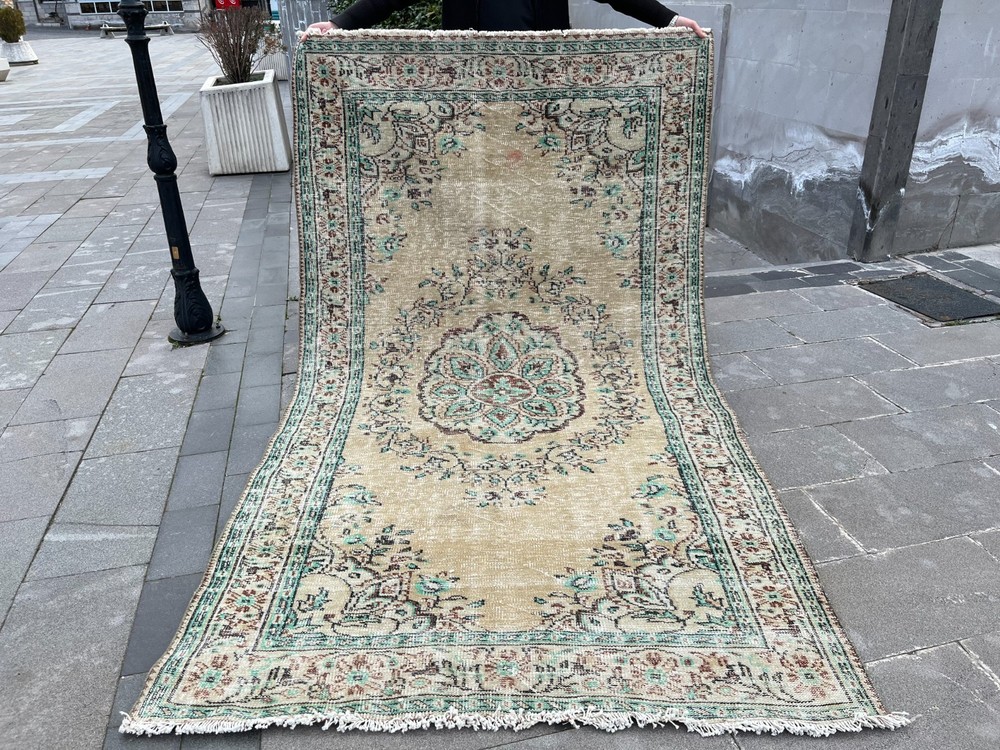 5.1x9.2 Vintage Oushak Rug – Mint Green & Beige Floral Hand-Knotted Turkish Rug