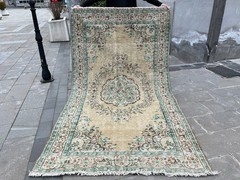 5.1×9.2 Vintage Oushak Rug – Mint Green & Beige Floral Hand-Knotted Turkish Rug