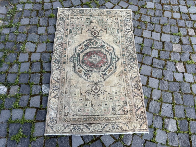 Wool rug, Area rug, Vintage rug, Turkish rug, Bohemian rug 2,9 x 4,6 ft gallery