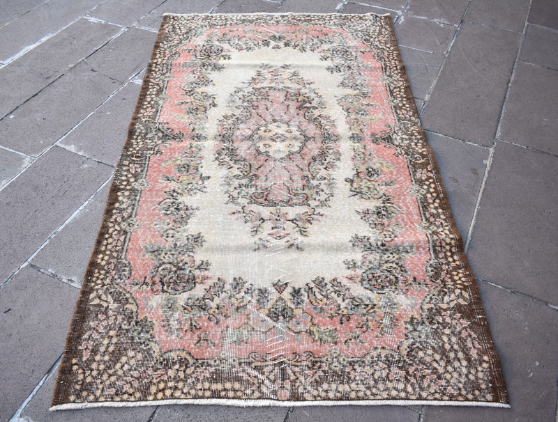Turkish Rug 46'' x 82'' Vintage Muted Dye Oushak Rug Hand-knotted Wool Rug gallery