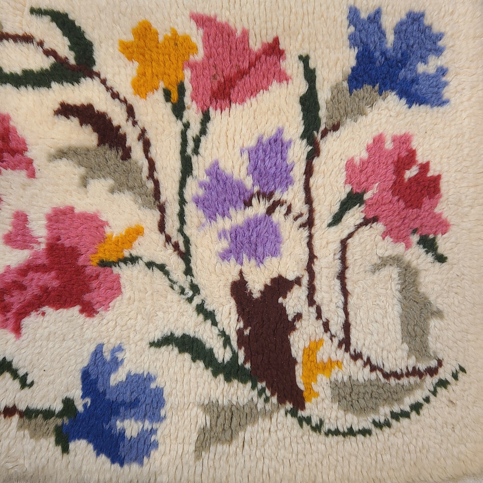 Vintage Hand Made American Hooked Rug Wool ~ Flowers ~ Floral 22" X 42" gallery