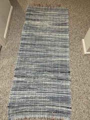 VTG HAND LOOMED DENIM RAG FLOOR RUG BLUE FARMHOUSE 1970s #6 26 X 63 1/2″ USA