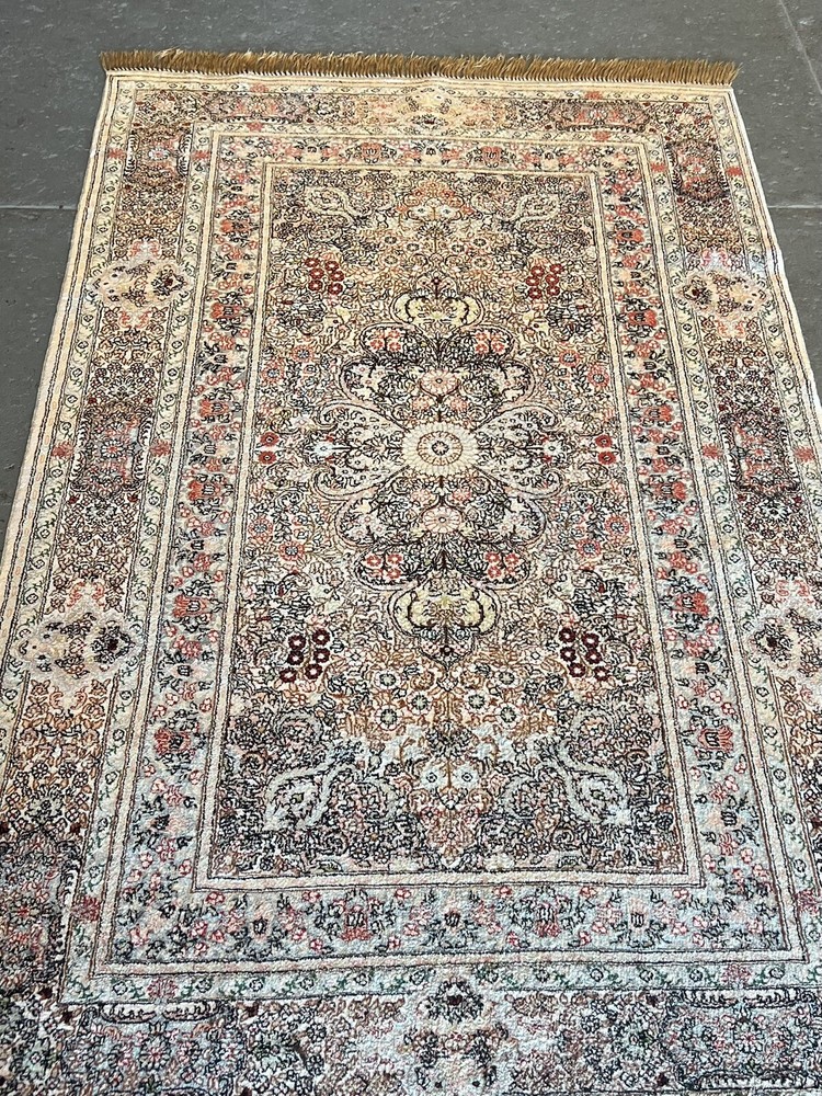 Vintage 100% Silk Turkish Design Rug Perfect Condition. 3x5