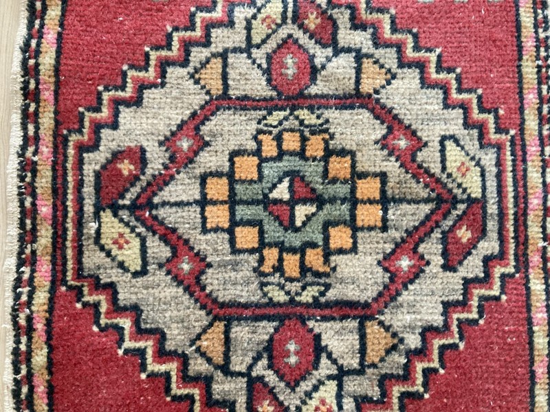 Small Red rug, Turkish rug, Vintage rug, Handmade rug, Doormat rug, 1.6 x 3.2 ft gallery