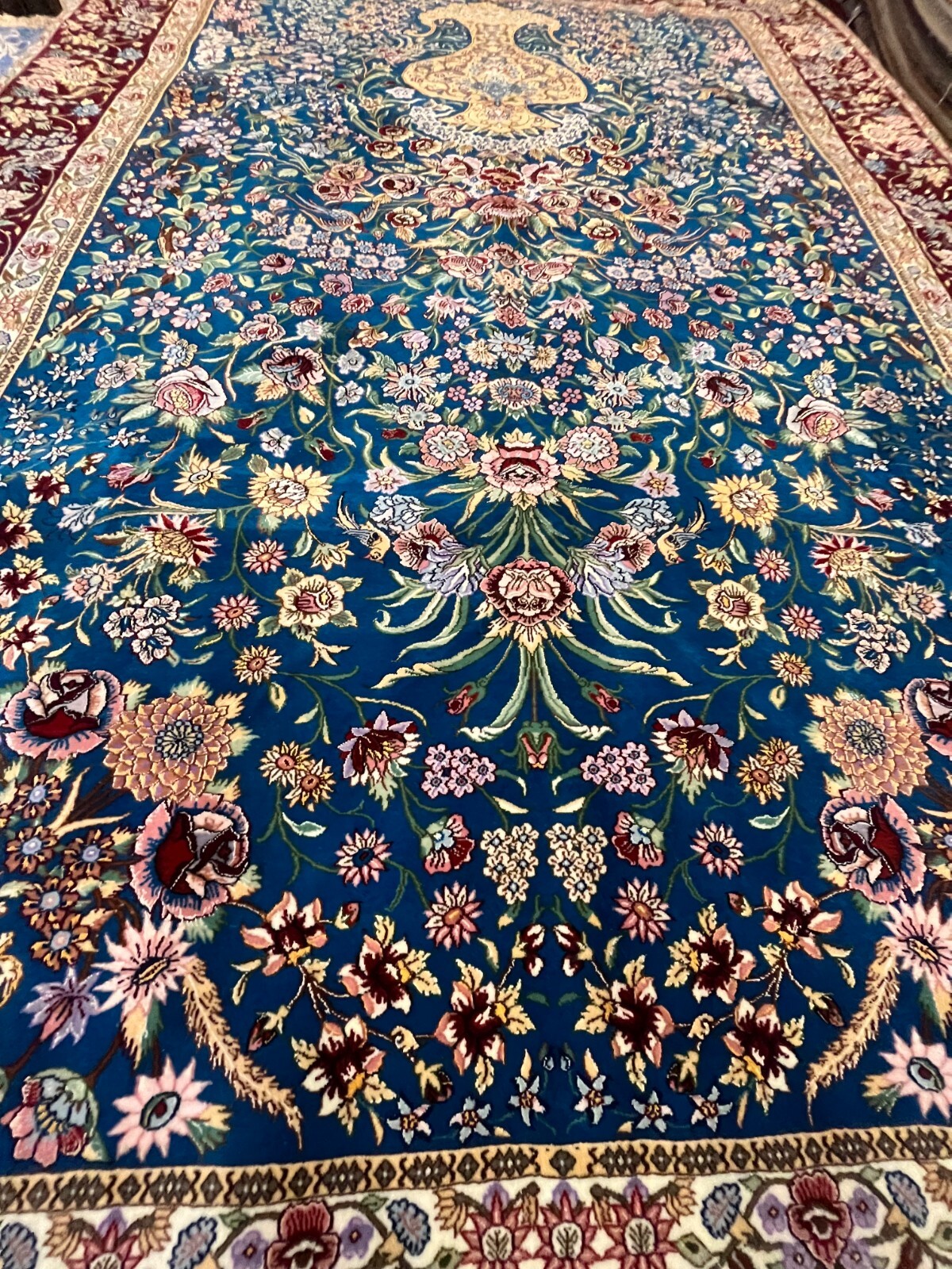 7 x 10‘ Esfa hane Silk Foundation and Flowers w/ Signature gallery