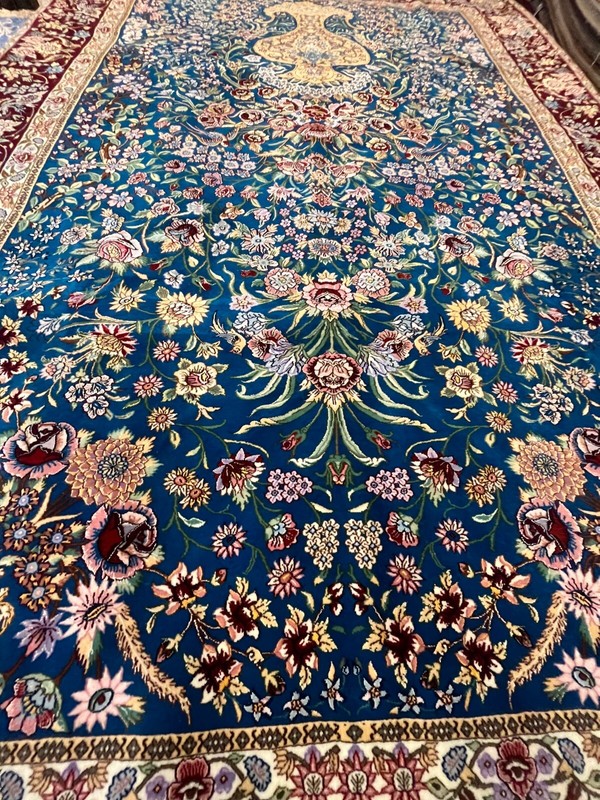 7 x 10‘ Esfa hane Silk Foundation and Flowers w/ Signature gallery