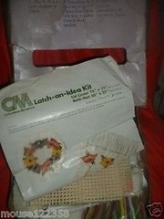 Vintage CM Latch Hook Lid Cover Bath Hooked Kit