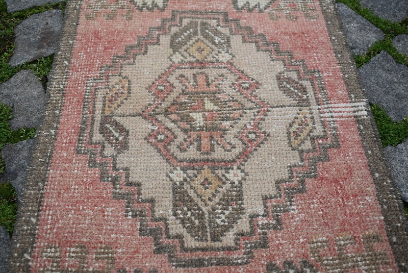 DoorMat Rug,1'6 x 3'0 ft,Turkish Rug, Vintage,Bohemian Rug, Anatolian Oushak Rug gallery
