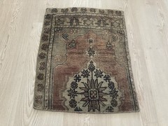 Square rug, Pink rug, Turkish rug, Vintage small rug, Doormat rug, 1.4 x 1.8 ft