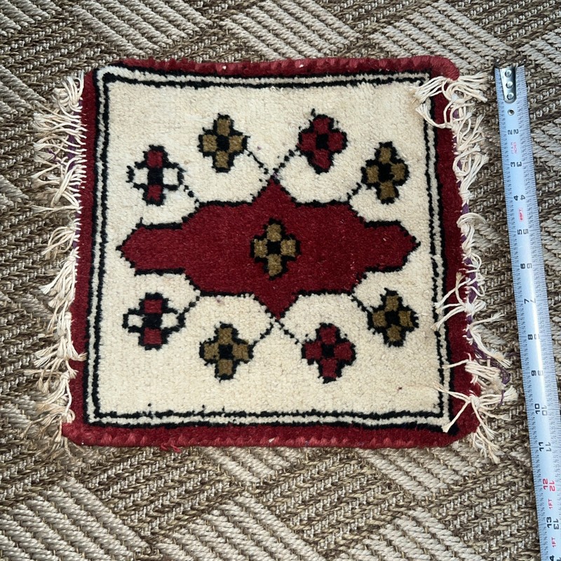 VTG. Small Anotalian Turkish Wool rug Geometric Design Good Vintage Condition gallery