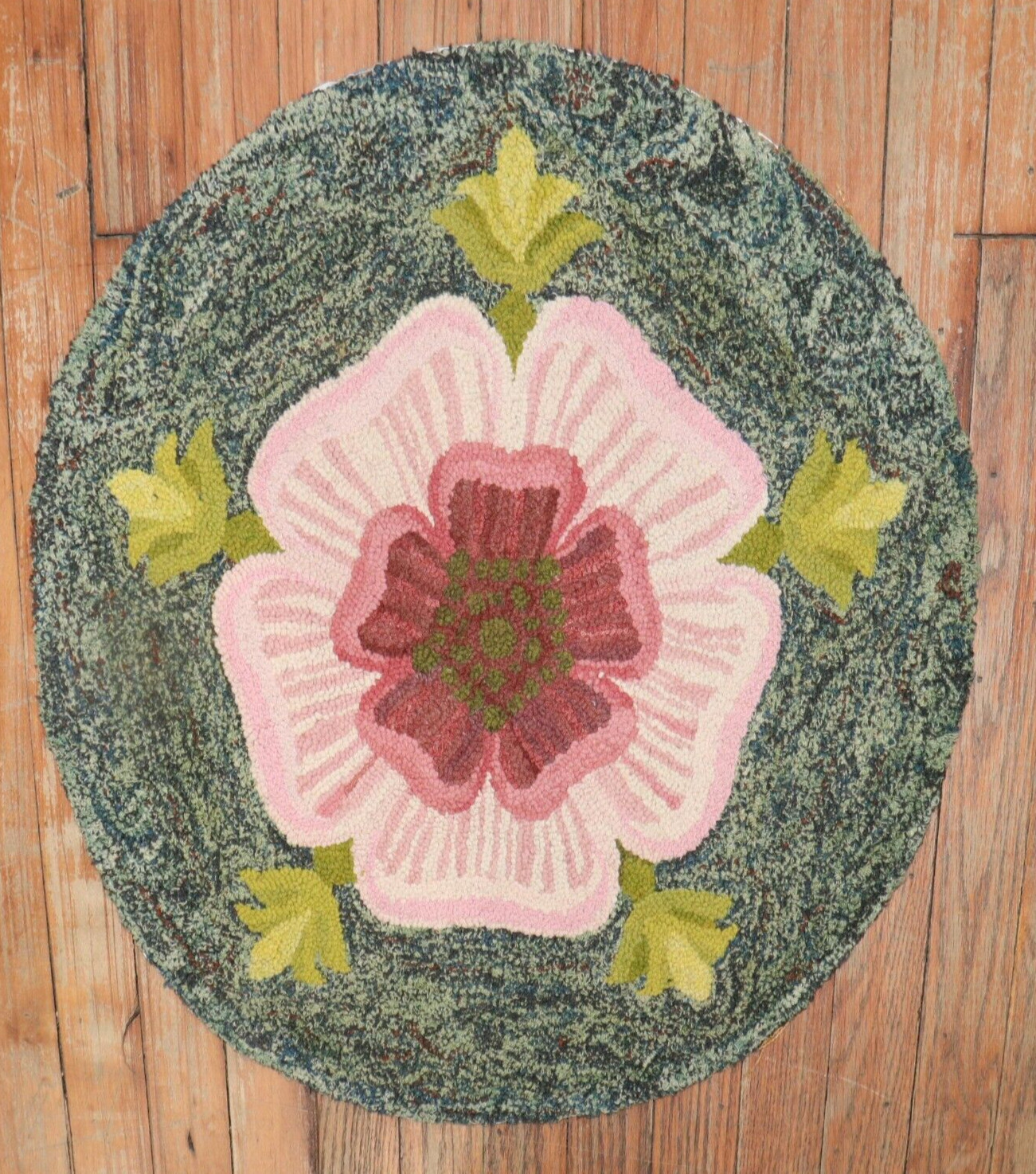 Antique American Hook Hooked Round Rug Size 2' gallery