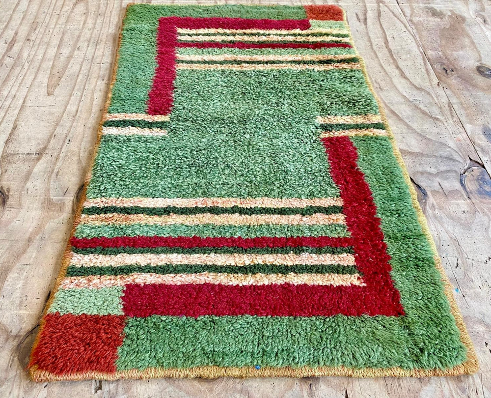 ARTS & CRAFTS SCOTTISH WOOL HAND HOOKED RUG