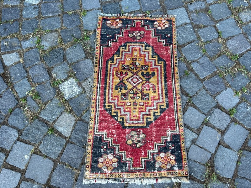 Turkish floor rug, Vintage small rug, 0 wool handmade, Doormats 1,4 x 2,8 ft gallery