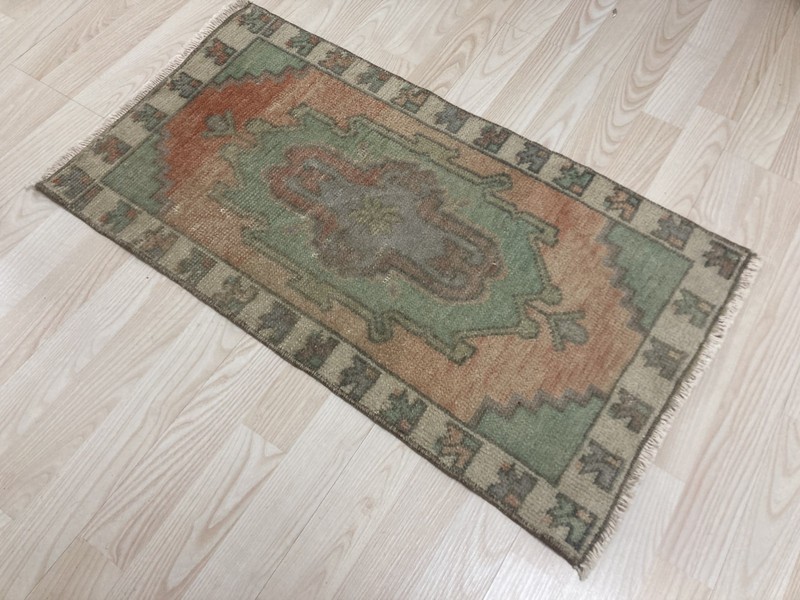 Small Orange rug, Turkish rug, Vintage Rug, Wool rug, Doormat rug, 1.5 x 2.7 ft gallery