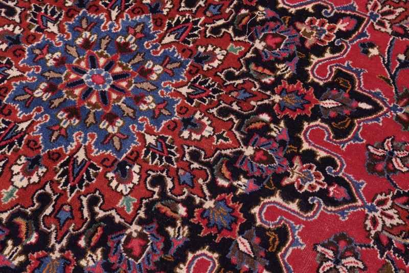 Striking 9'7" x 12'9" Hand-Knotted Wool Area Rug - Traditional Medallion gallery