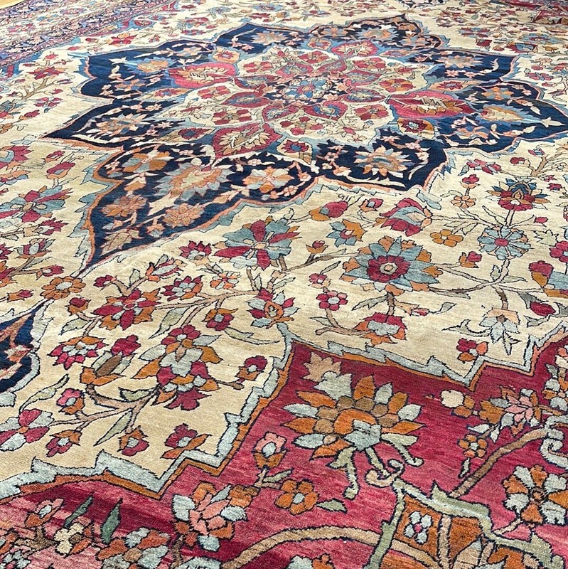 Rug Antique Ravar 10x17,6, Museum Quality gallery