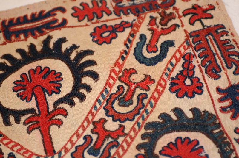 Suzani with silk, Uzbekistan around 1910, ca. 59 x 52 cm gallery