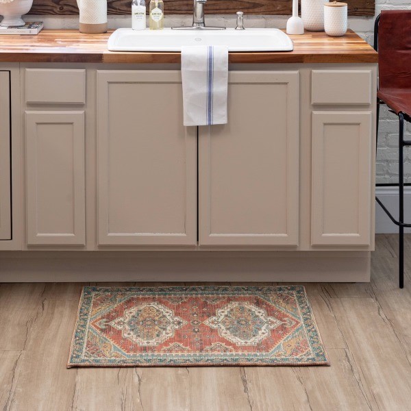 2'x3' Persian Accent Rug gallery