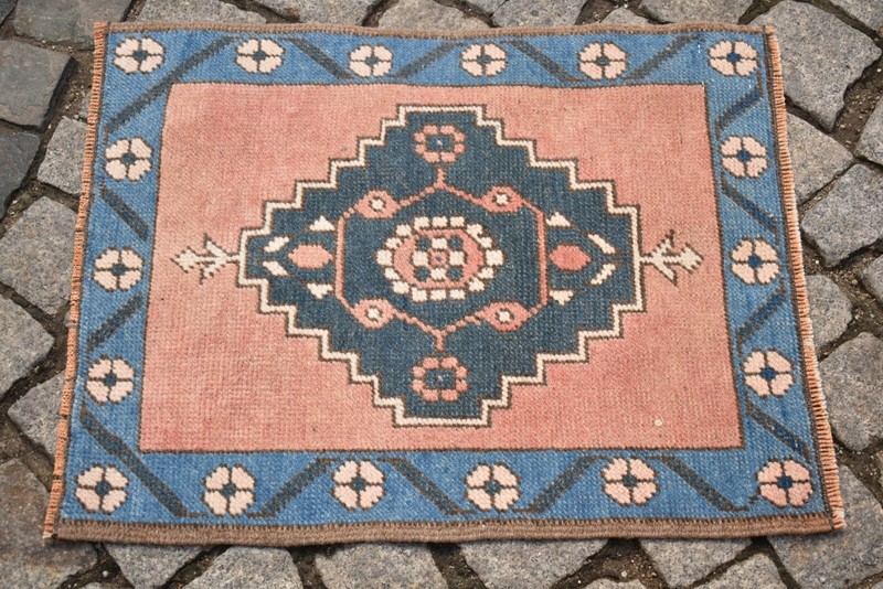 TURKISH RUG 21'' x 25'' VINTAGE ANATOLIAN HAND KNOTTED OUSHAK RUG MUTED DYE RUG gallery
