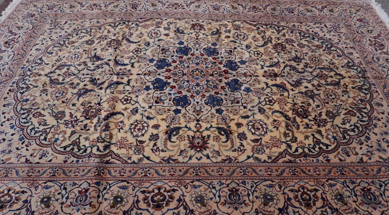 Silk & Wool Nainn 6'9" x 10'9" Hand Knotted Gold Beige Ivory Blue Elegant Rug gallery