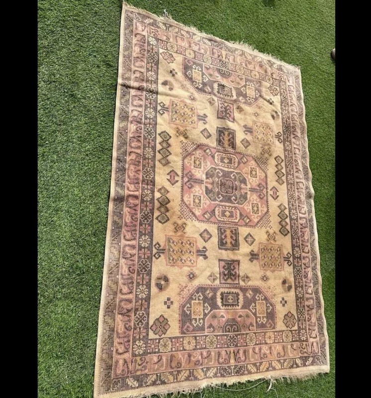 Large unique & beautiful Vintage Traditional Rug 195cm x 130cm gallery