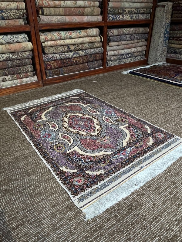 Silk Rug 3 x 5 ft High Quality Floral Medallion Design Soft 91 x 152 cm gallery