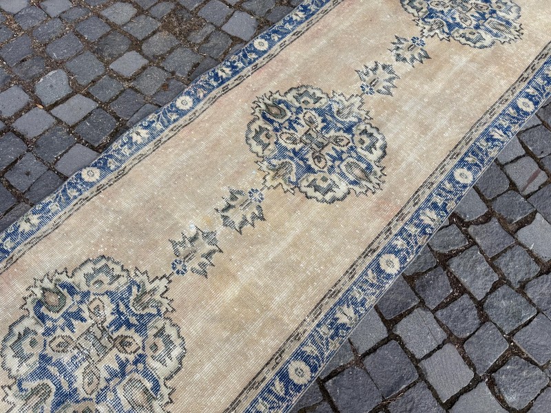 Handmade Turkish Runner Rug, Vintage Boho Wool Corridor Rug (2,7 x 11,0 ft) gallery